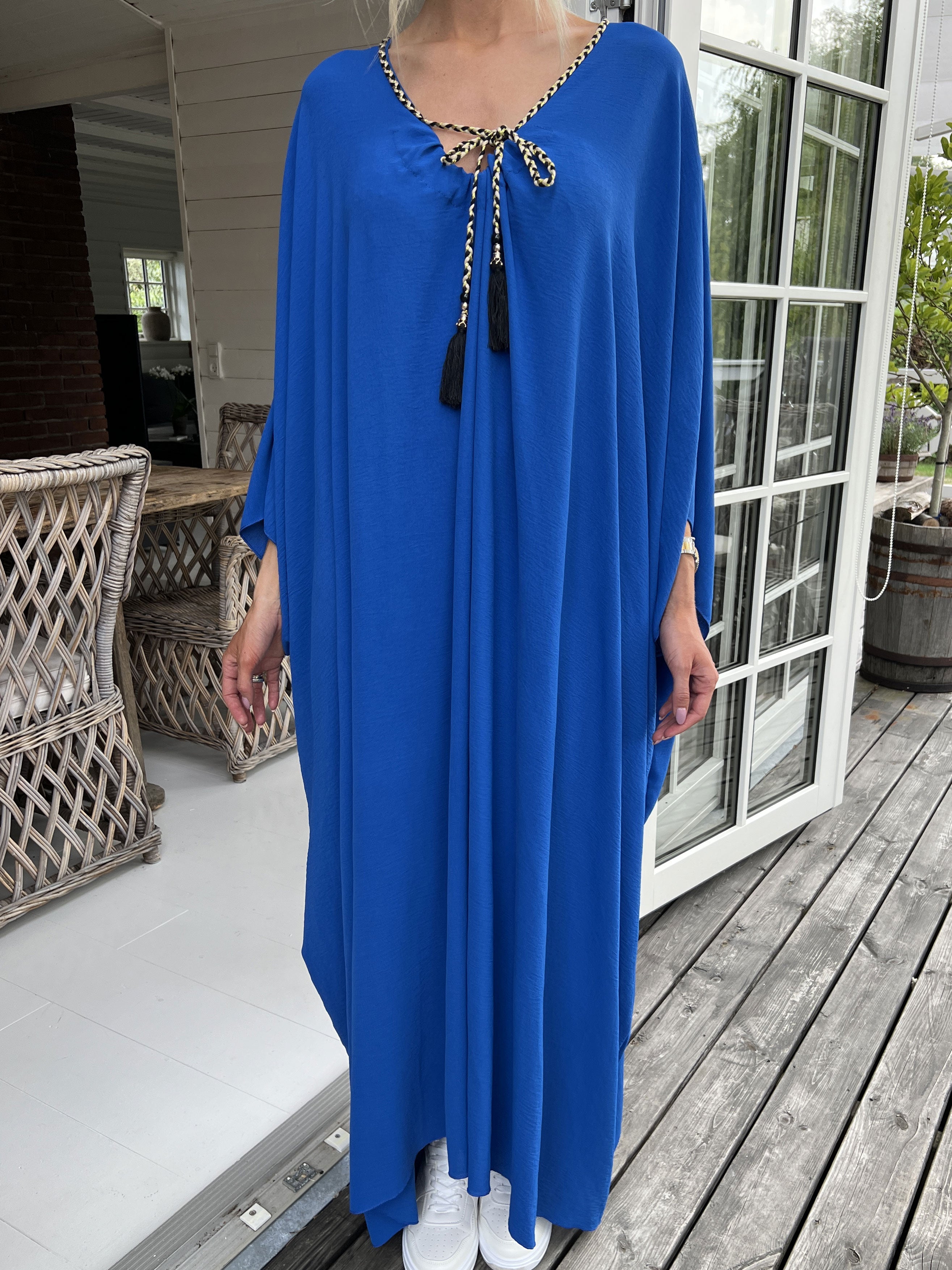 Nynne Plain - Lång lös klänning med flätade snören